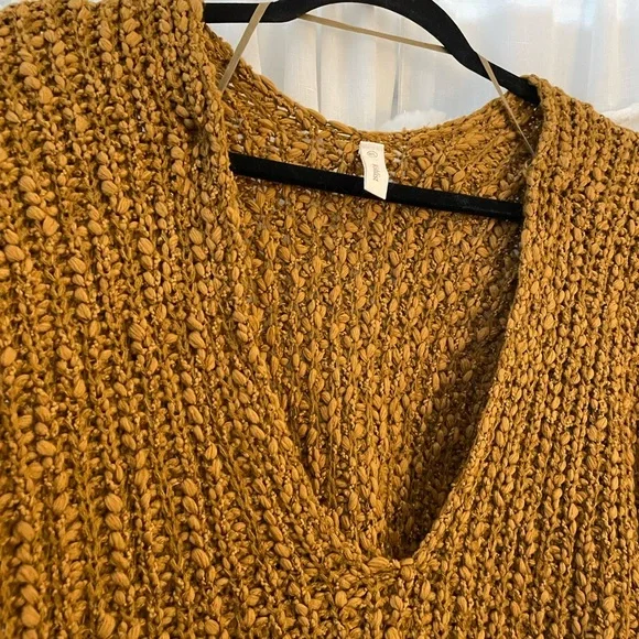 Boutique Wishlist Sweater. Size: M/L. Brown, mustard color. V-neck. - Picture 2 of 4